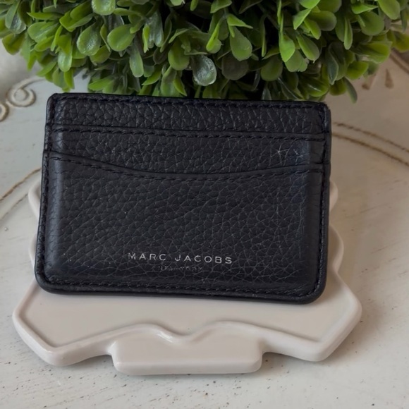 Marc Jacobs Handbags - Marc Jacobs Black Leather Card Holder